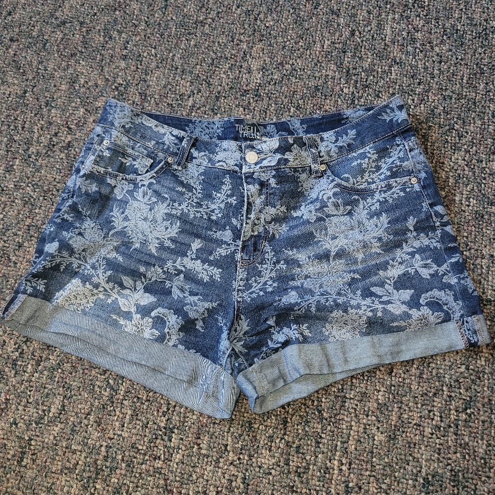 Time & Tru Blue Floral Women's Shorts Size 14